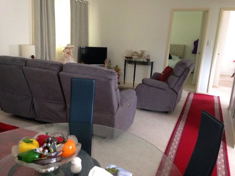 Bright & Beautiful Home On The Hills! - Accommodation QLD 8