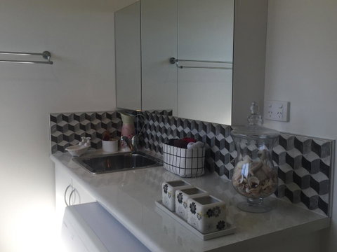 Bright & Beautiful Home On The Hills! - Accommodation QLD 23