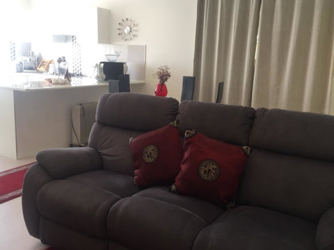 Bright & Beautiful Home On The Hills! - Accommodation QLD 7