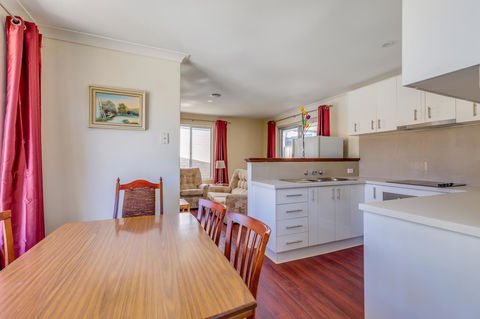 Brilliant, Neat, Convenient, Family-friendly House - Accommodation QLD 3