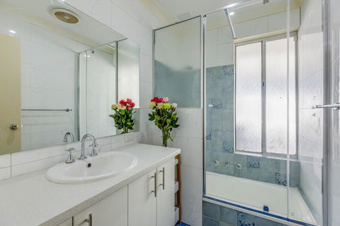 Brilliant, Neat, Convenient, Family-friendly House - Accommodation QLD 11