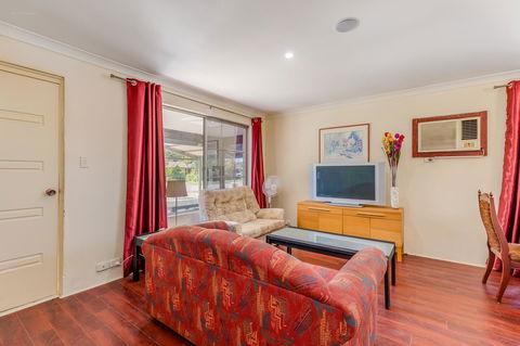 Brilliant, Neat, Convenient, Family-friendly House - Accommodation QLD 1