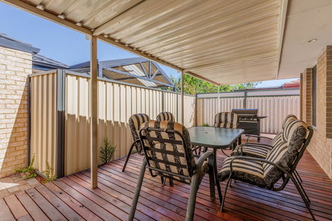 Brilliant, Neat, Convenient, Family-friendly House - Accommodation QLD 13