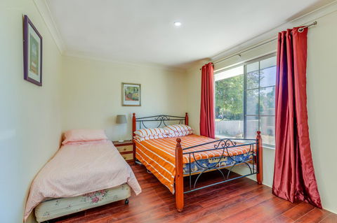 Brilliant, Neat, Convenient, Family-friendly House - Accommodation QLD 8