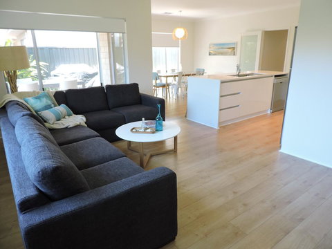 Contemporary Cove - Quindalup - Accommodation QLD 3