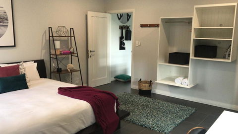 Starboard Drift - Captain & Crew - In Town Entire House For 8 - Accommodation QLD 27