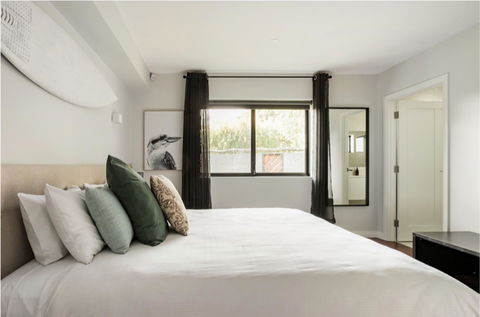 Starboard Drift - Captain & Crew - In Town Entire House For 8 - Accommodation QLD 11