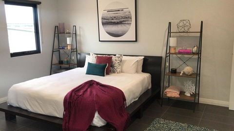 Starboard Drift - Captain & Crew - In Town Entire House For 8 - Accommodation QLD 26