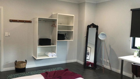 Starboard Drift - Captain & Crew - In Town Entire House For 8 - Accommodation QLD 28