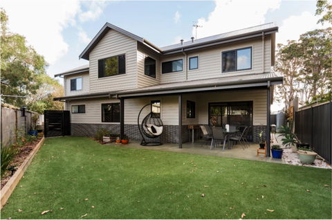 Starboard Drift - Captain & Crew - In Town Entire House For 8 - Accommodation QLD 1