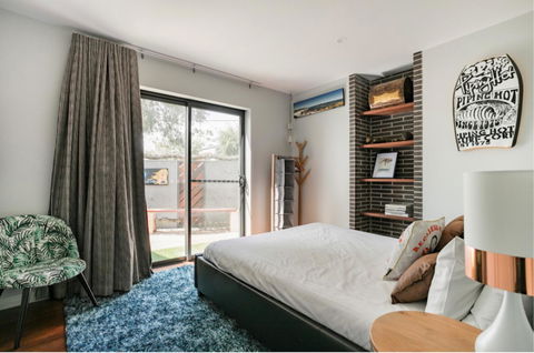 Starboard Drift - Captain & Crew - In Town Entire House For 8 - Accommodation QLD 13