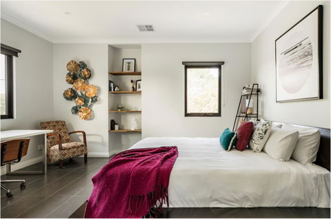 Starboard Drift - Captain & Crew - In Town Entire House For 8 - Accommodation QLD 4