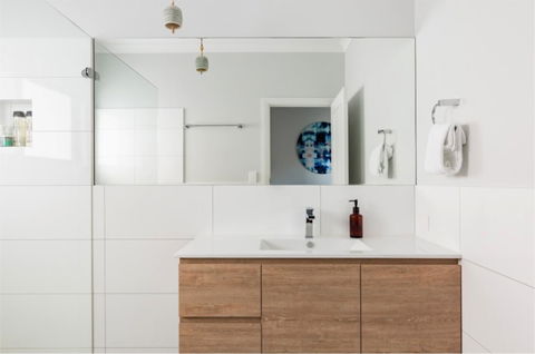 Starboard Drift - Captain & Crew - In Town Entire House For 8 - Accommodation QLD 25