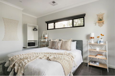 Starboard Drift - Captain & Crew - In Town Entire House For 8 - Accommodation QLD 6