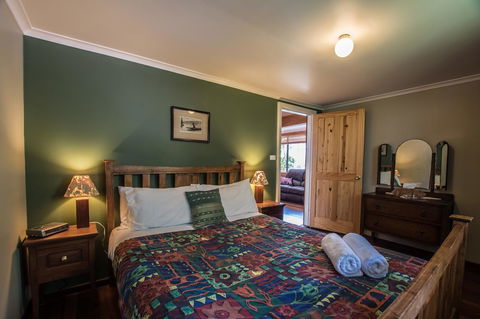 Cape Howe Cottages - Accommodation QLD 24