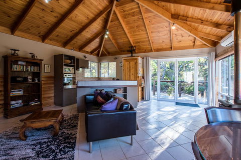 Cape Howe Cottages - Accommodation QLD 13