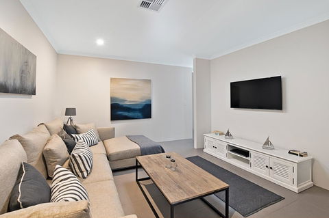 Into The Blue - Accommodation QLD 6