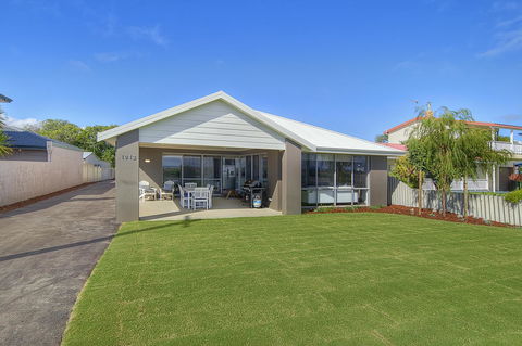 Into The Blue - Accommodation QLD 0