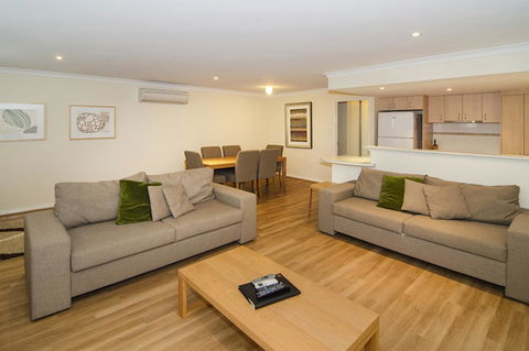Beach Retreat - Busselton - Accommodation QLD 2