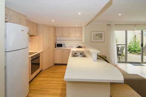 Beach Retreat - Busselton - Accommodation QLD 4