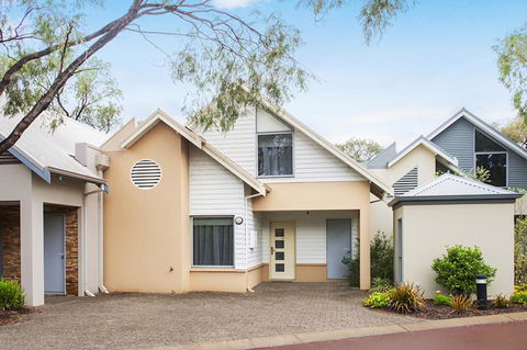 Beach Retreat - Busselton - Accommodation QLD 0