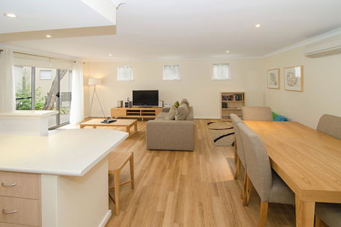 Beach Retreat - Busselton - Accommodation QLD 3