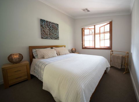 The Farmhouse - Accommodation QLD 6