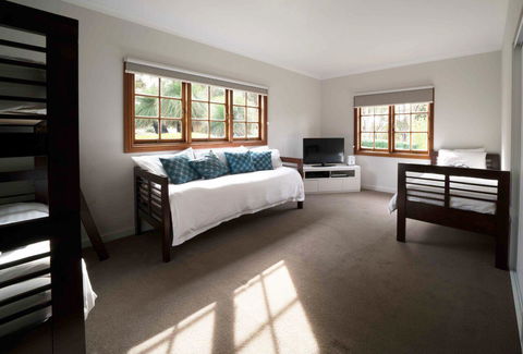 The Farmhouse - Accommodation QLD 10