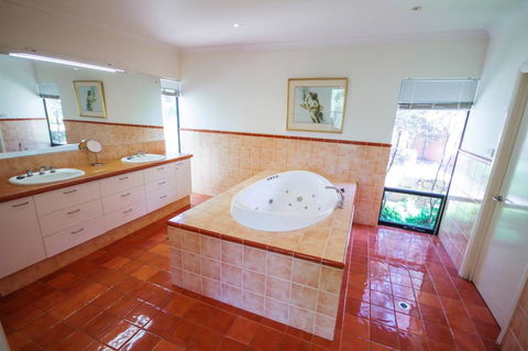 Arum - Close To The Margaret River - Accommodation QLD 25