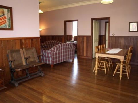 Pemberton Old Picture Theatre Holiday Apartments - Accommodation QLD 30