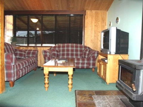 Pemberton Old Picture Theatre Holiday Apartments - Accommodation QLD 1