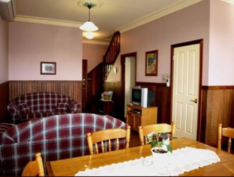 Pemberton Old Picture Theatre Holiday Apartments - Accommodation QLD 3