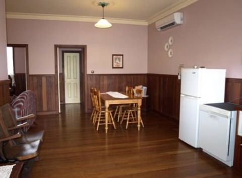 Pemberton Old Picture Theatre Holiday Apartments - Accommodation QLD 32
