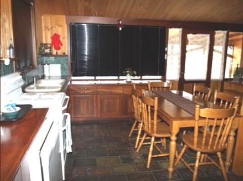 Pemberton Old Picture Theatre Holiday Apartments - Accommodation QLD 7
