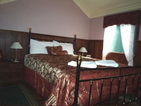 Pemberton Old Picture Theatre Holiday Apartments - Accommodation QLD 4