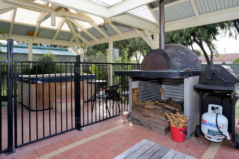 Busselton Guest House - Accommodation QLD 38