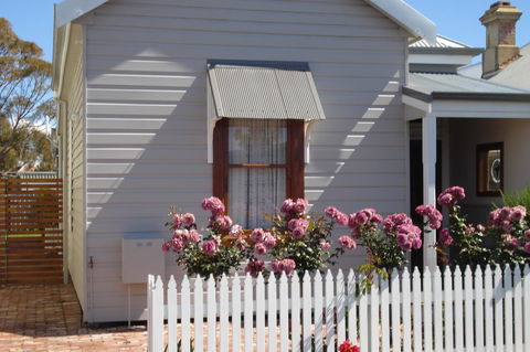 Bluebird Cottage - Accommodation QLD 0