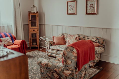 Bluebird Cottage - Accommodation QLD 10