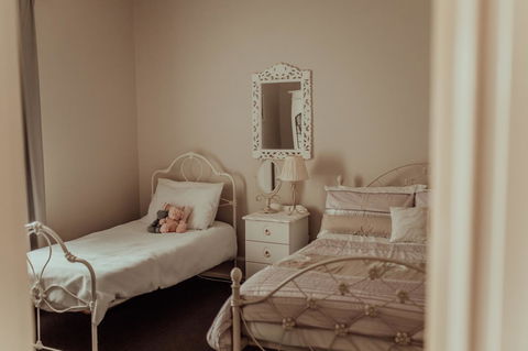 Bluebird Cottage - Accommodation QLD 2