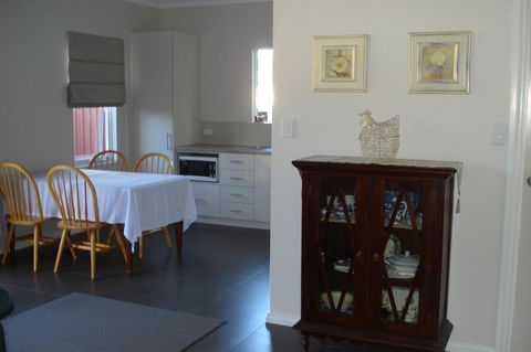 Bluebird Cottage - Accommodation QLD 19