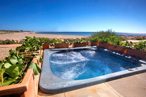 Mantarays Ningaloo Beach Resort - Accommodation QLD 7