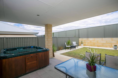 Indian Ocean Retreat - Accommodation QLD 11