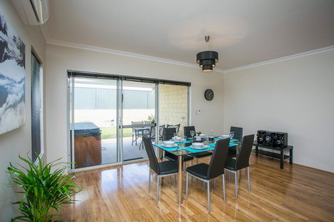 Indian Ocean Retreat - Accommodation QLD 3