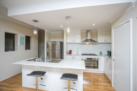 Indian Ocean Retreat - Accommodation QLD 23