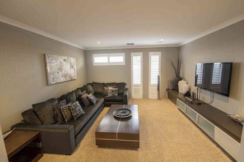 Magnificent Beach Retreat - Accommodation QLD 22