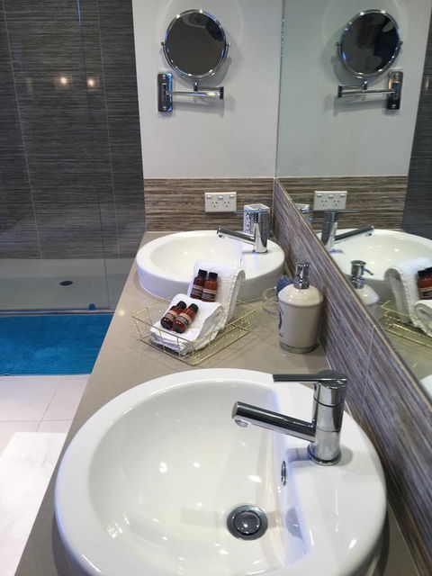 Magnificent Beach Retreat - Accommodation QLD 39