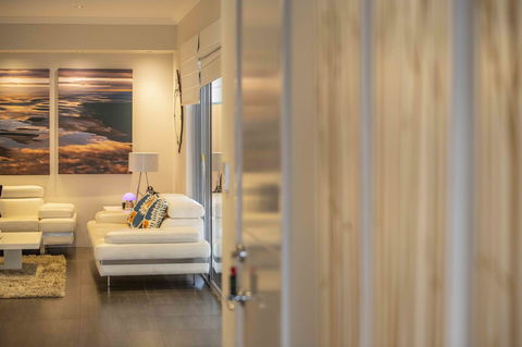 Magnificent Beach Retreat - Accommodation QLD 25