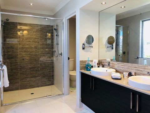 Magnificent Beach Retreat - Accommodation QLD 11