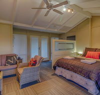 Windfall Estate Vineyard Cottage - Accommodation QLD