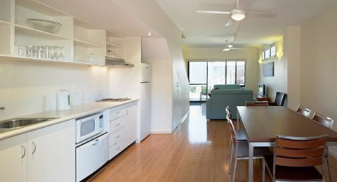 Footprints Preston Beach - Accommodation QLD 22